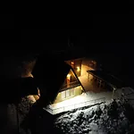 Suvo Vrelo Sa Unutrasnjim Bazenom I Saunom فيلة