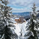 Suvo Vrelo Sa Unutrasnjim Bazenom I Saunom * ياهورينا