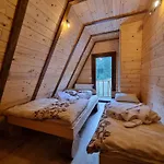Suvo Vrelo Sa Unutrasnjim Bazenom I Saunom ياهورينا