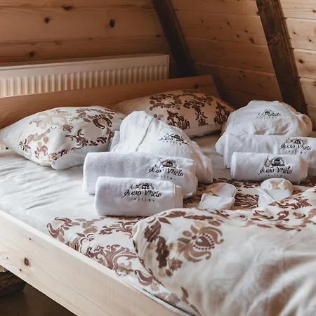 Suvo Vrelo Sa Unutrasnjim Bazenom I Saunom *