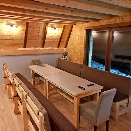 Suvo Vrelo Sa Unutrasnjim Bazenom I Saunom Jahorina