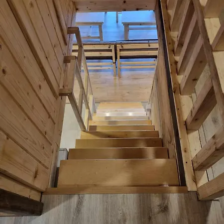 Suvo Vrelo Sa Unutrasnjim Bazenom I Saunom *