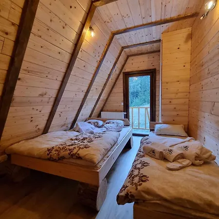 Suvo Vrelo Sa Unutrasnjim Bazenom I Saunom Jahorina