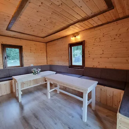 Suvo Vrelo Sa Unutrasnjim Bazenom I Saunom Villa *