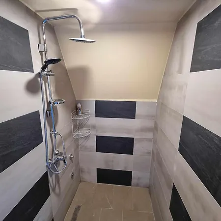 Suvo Vrelo Sa Unutrasnjim Bazenom I Saunom Jahorina