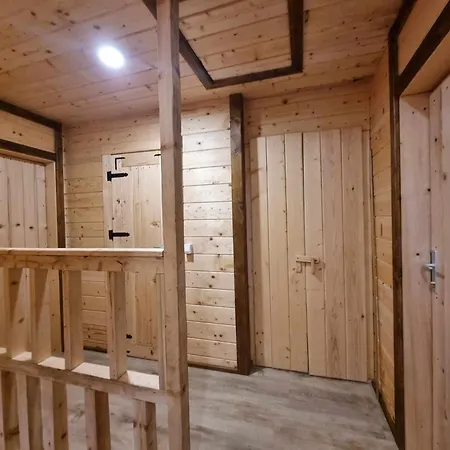 Suvo Vrelo Sa Unutrasnjim Bazenom I Saunom * Jahorina