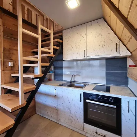 Suvo Vrelo Sa Unutrasnjim Bazenom I Saunom