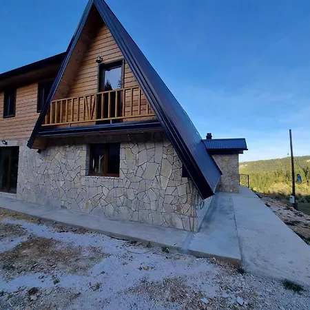 Suvo Vrelo Sa Unutrasnjim Bazenom I Saunom